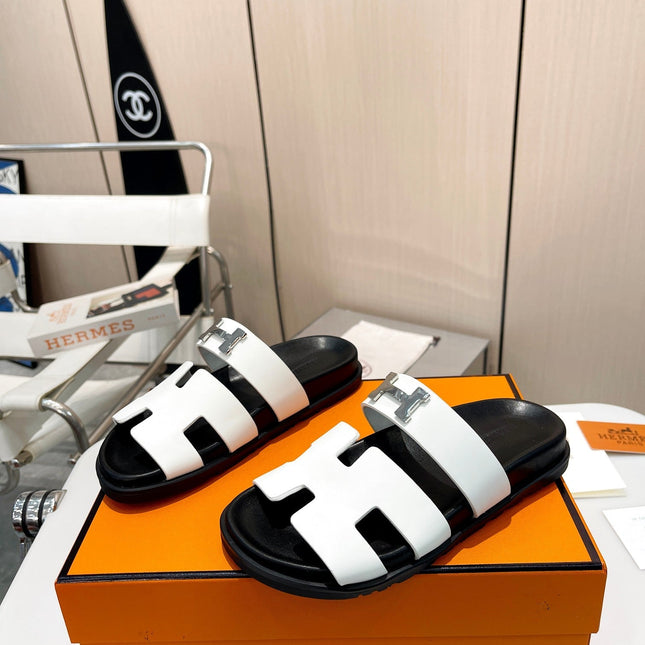 HM CHYPRE SANDAL WHITE WITH H-BUCKLE CALFSKIN