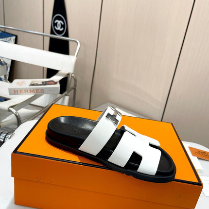 HM CHYPRE SANDAL WHITE WITH H-BUCKLE CALFSKIN