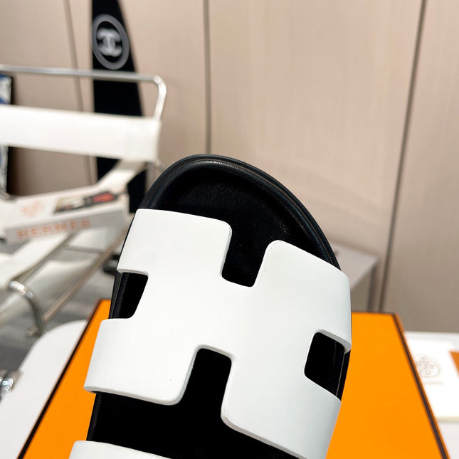 HM CHYPRE SANDAL WHITE WITH H-BUCKLE CALFSKIN