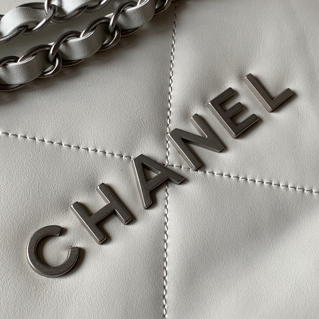 CC MEDIUM 37 HANDBAG IN WHITE SHINY CALFSKIN SILVER HARDWARE