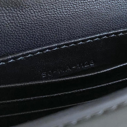 SIGNATURE CHAIN BAG 21 IN BLACK CALFSKIN