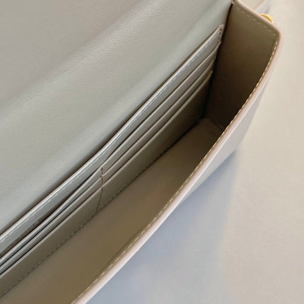 SIGNATURE CHAIN BAG 21 IN BEIGE CALFSKIN