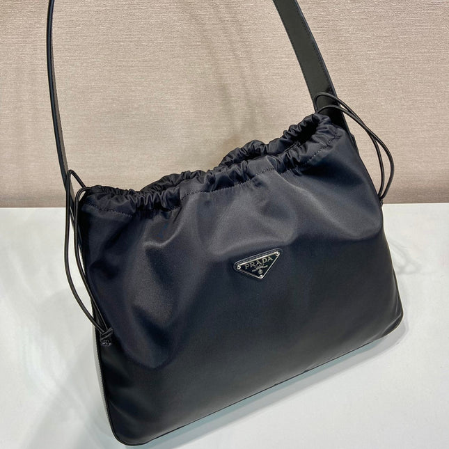 LARGE DRAWSTRING BAG 37 IN BLACK RE-NYLON