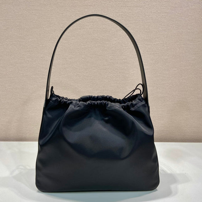 LARGE DRAWSTRING BAG 37 IN BLACK RE-NYLON