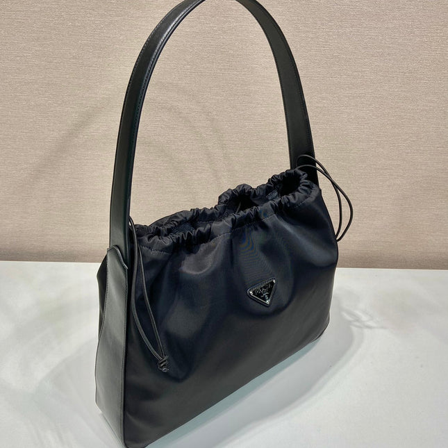 LARGE DRAWSTRING BAG 37 IN BLACK RE-NYLON