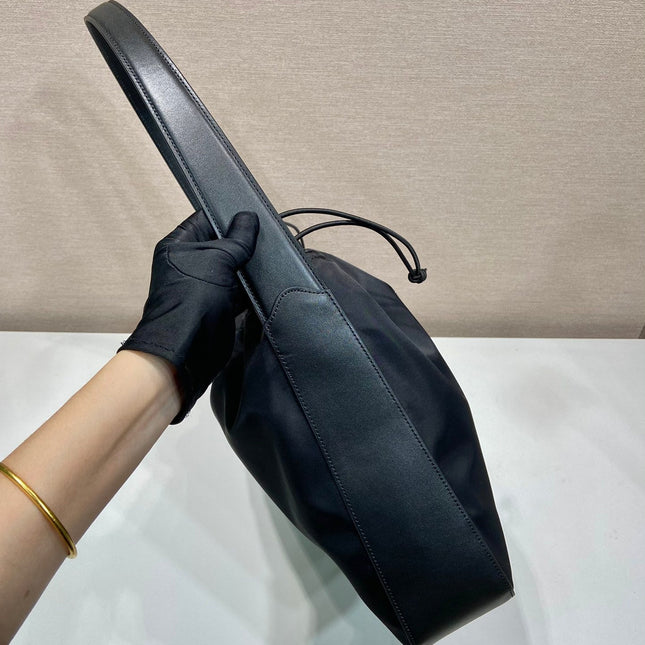 LARGE DRAWSTRING BAG 37 IN BLACK RE-NYLON