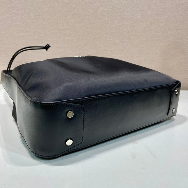 LARGE DRAWSTRING BAG 37 IN BLACK RE-NYLON