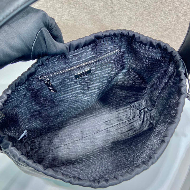 LARGE DRAWSTRING BAG 37 IN BLACK RE-NYLON