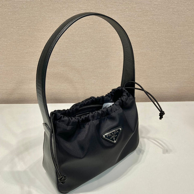 SMALL DRAWSTRING BAG 23 IN BLACK RE-NYLON