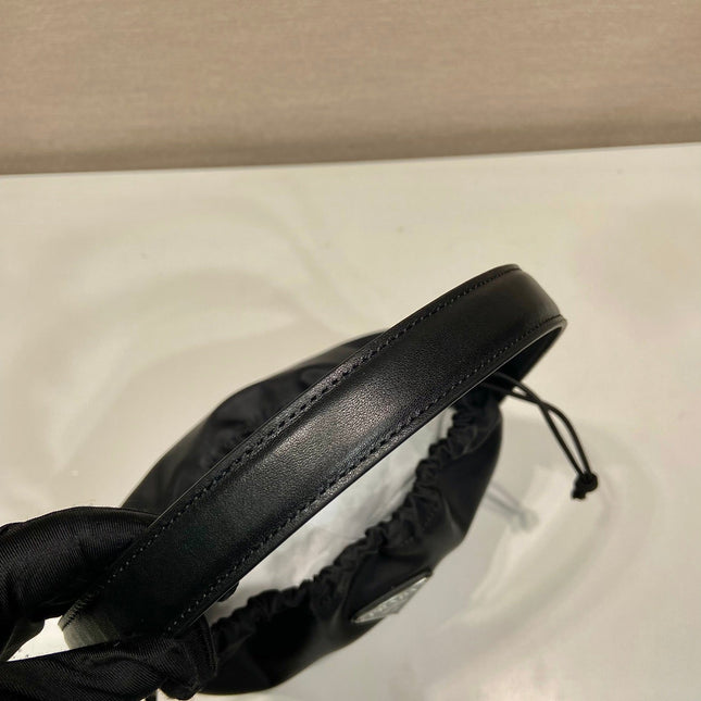 SMALL DRAWSTRING BAG 23 IN BLACK RE-NYLON