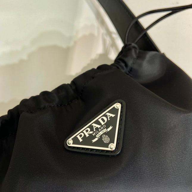 SMALL DRAWSTRING BAG 23 IN BLACK RE-NYLON