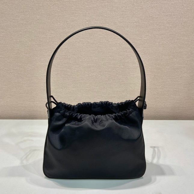 SMALL DRAWSTRING BAG 23 IN BLACK RE-NYLON