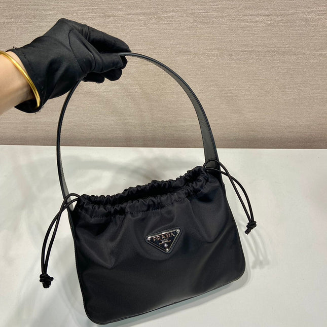 SMALL DRAWSTRING BAG 23 IN BLACK RE-NYLON