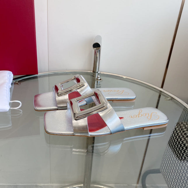 VIV' BY THE SEA LOVE METAL MULES IN SILVER PATENT CALFSKIN