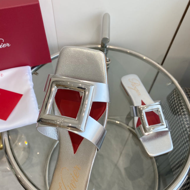 VIV' BY THE SEA LOVE METAL MULES IN SILVER PATENT CALFSKIN