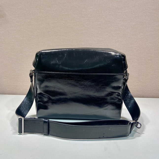 CROSSBODY BAG 29 IN BLACK OIL WAX LAMBSKIN