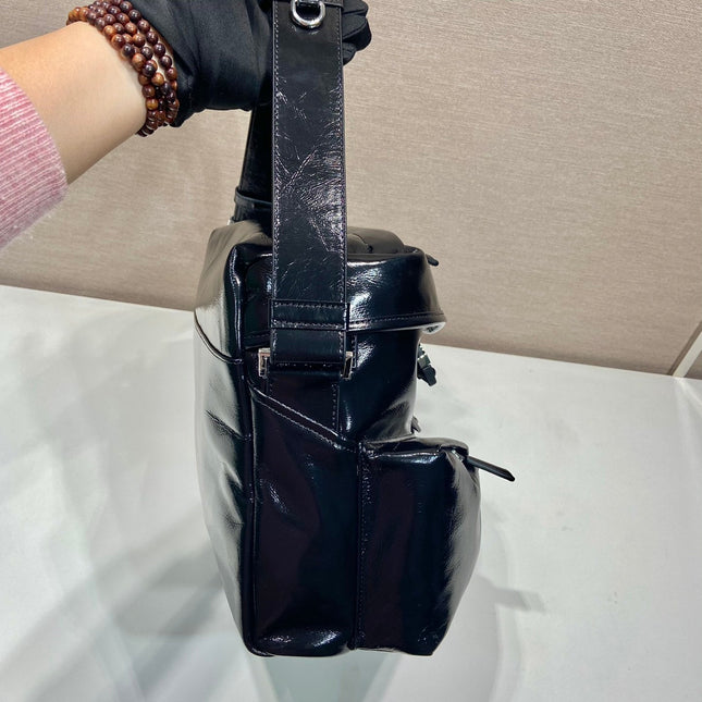 CROSSBODY BAG 29 IN BLACK OIL WAX LAMBSKIN