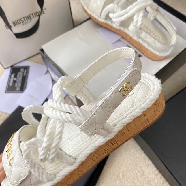 CC QUILTED SANDALS IN WHITE CALFSKIN