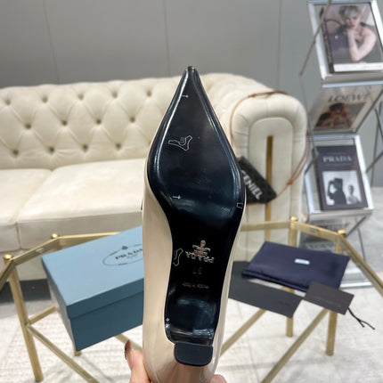 MEDIUM HEEL PUMPS IN BEIGE PATENT CALFSKIN ATTACHED CREATIVE FLOWERS