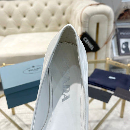 BALLET FLATS ATTACHED CREATIVE FLOWERS IN WHITE PATENT CALFSKIN