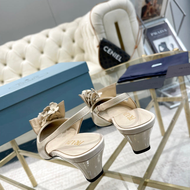 MEDIUM HEEL SLINGBACK ATTACHED CREATIVE FLOWERS IN BEIGE PATENT CALFSKIN