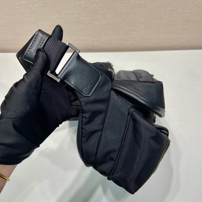 BELT BAG 27 IN BLACK RE-NYLON