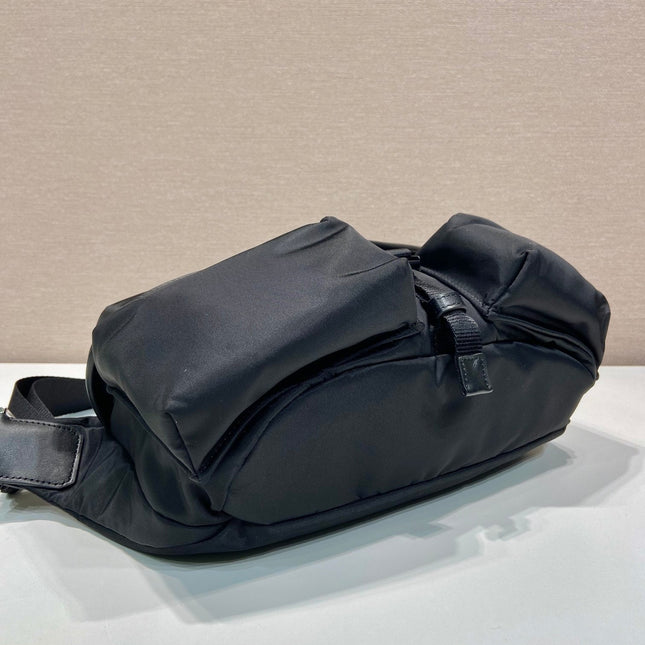 BELT BAG 27 IN BLACK RE-NYLON