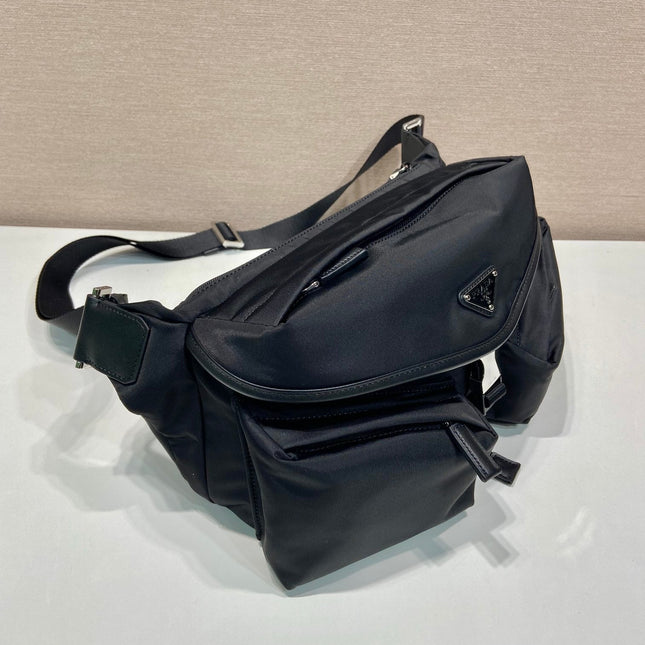 BELT BAG 27 IN BLACK RE-NYLON