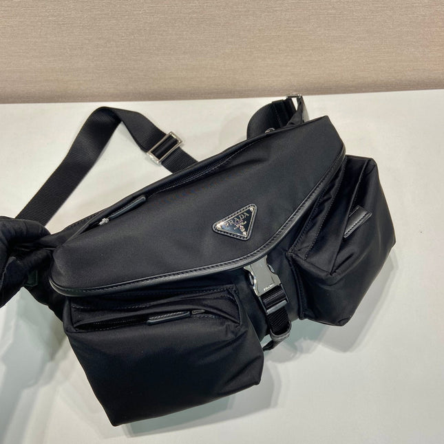 BELT BAG 27 IN BLACK RE-NYLON