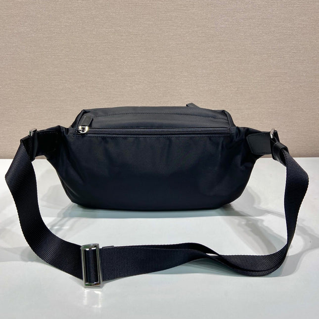 BELT BAG 27 IN BLACK RE-NYLON