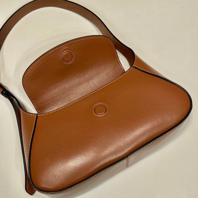 FLAP BAG 25 IN CINNAMON BROWN SMOOTH CALFSKIN TRIANGLE LOGO