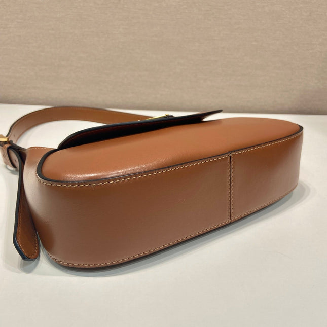 FLAP BAG 25 IN CINNAMON BROWN SMOOTH CALFSKIN TRIANGLE LOGO