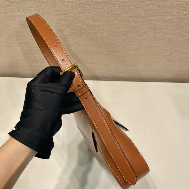 FLAP BAG 25 IN CINNAMON BROWN SMOOTH CALFSKIN TRIANGLE LOGO