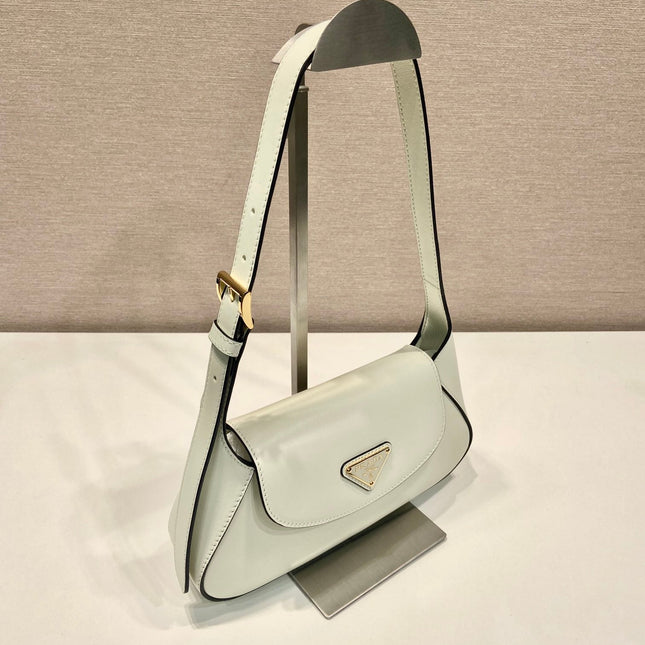 FLAP BAG 25 IN WHITE SMOOTH CALFSKIN TRIANGLE LOGO