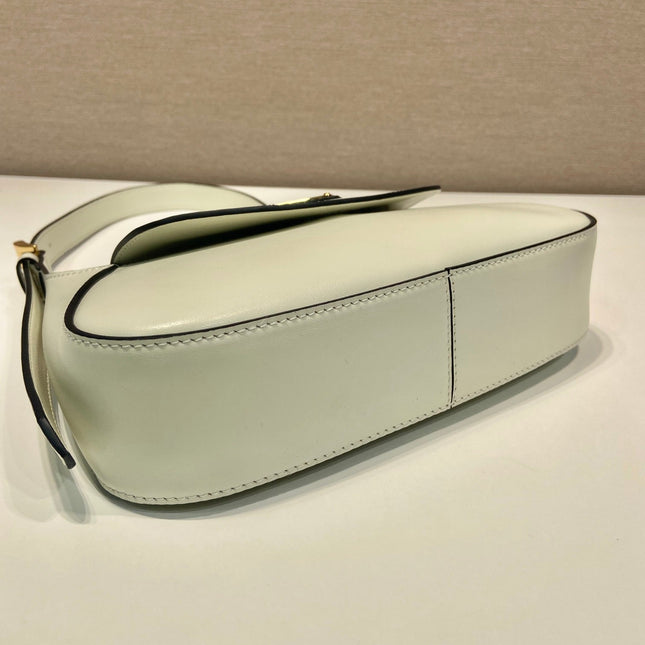 FLAP BAG 25 IN WHITE SMOOTH CALFSKIN TRIANGLE LOGO