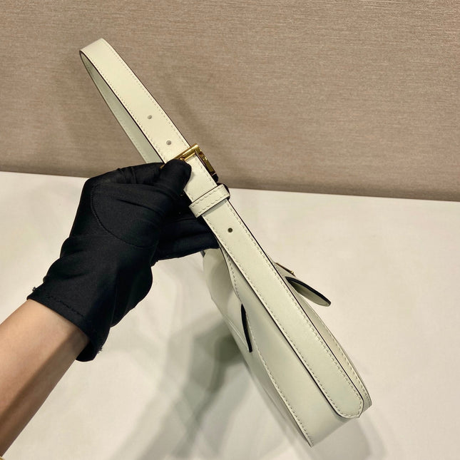 FLAP BAG 25 IN WHITE SMOOTH CALFSKIN TRIANGLE LOGO