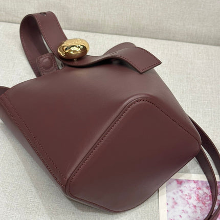 LOE MINI 19 PEBBLE BUCKET IN DARK BURGUNDY MELLOW CALFSKIN