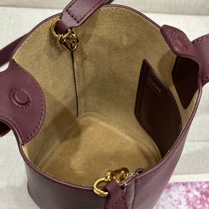 LOE MINI 19 PEBBLE BUCKET IN DARK BURGUNDY MELLOW CALFSKIN