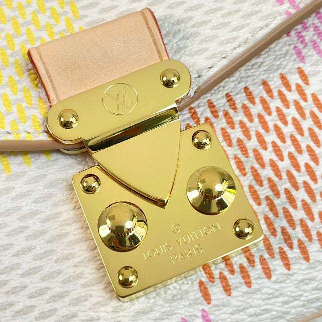 POCHETTE MÉTIS EAST WEST 21 IN PEACH DAMIER GIANT CANVAS GOLD HARDWARE