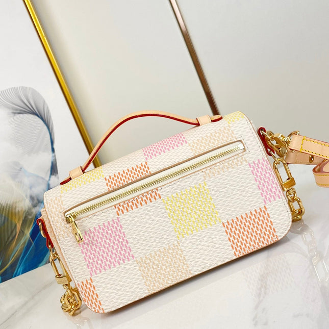 POCHETTE MÉTIS EAST WEST 21 IN PEACH DAMIER GIANT CANVAS GOLD HARDWARE