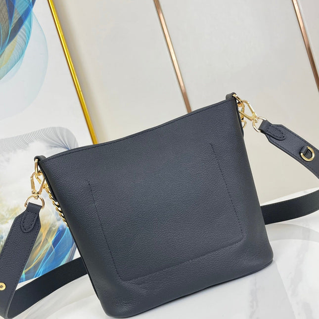 LOCK AND WALK 20 IN BLACK GRAINED CALFSKIN GOLD HARDWARE