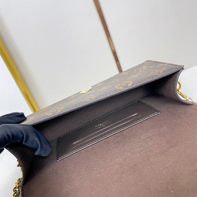 WALLET ON CHAIN LILY 20 IN BROWN MONOGRAM CANVAS GOLD HARDWARE