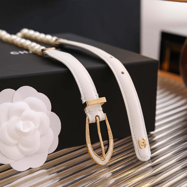 CC PEARL CHAIN BELT WITH GOLD HARDWARE AND WHITE CALFSKIN