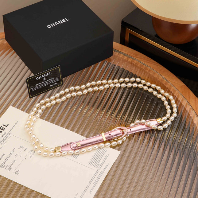 CC PEARL CHAIN BELT WITH GOLD HARDWARE AND LIGHT PINK CALFSKIN