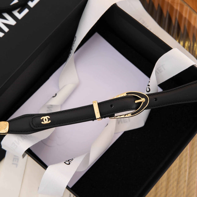 CC CHAIN BELT WITH GOLD HARDWARE AN BLACK CALFSKIN