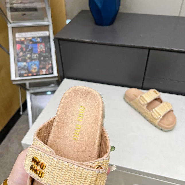 MM DOUBLE STRAP FLAT SANDALS IN BEIGE RAFFIA