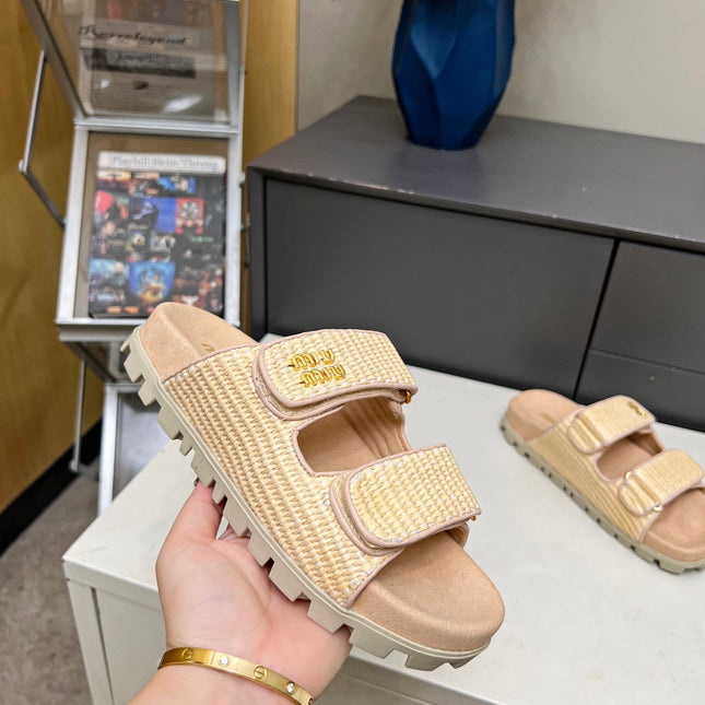 MM DOUBLE STRAP FLAT SANDALS IN BEIGE RAFFIA