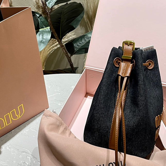 TOTE 22 BAG IN BLACK DENIM