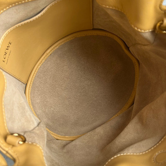 LOE 32 FLAMENCO PURSE BUCKET IN SAHARA MELLOW NAPPA LAMBSKIN