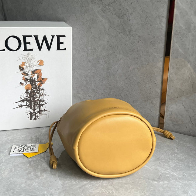 LOE 32 FLAMENCO PURSE BUCKET IN SAHARA MELLOW NAPPA LAMBSKIN